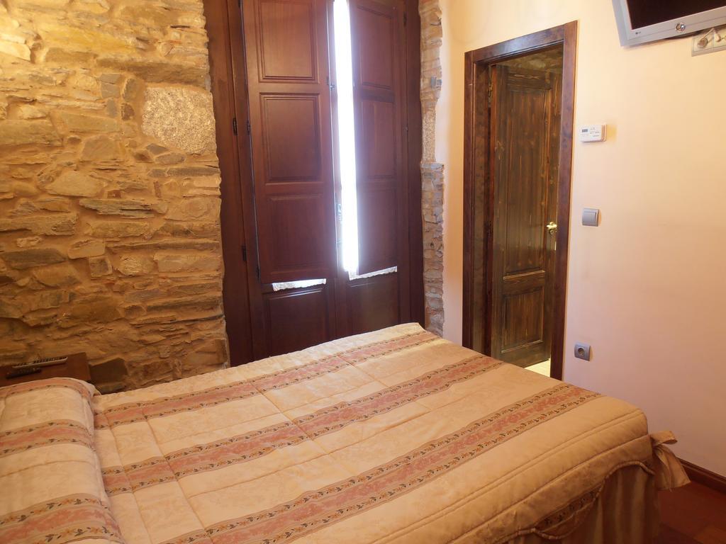 Hostal Virgen de la Encina Ponferrada Habitación foto