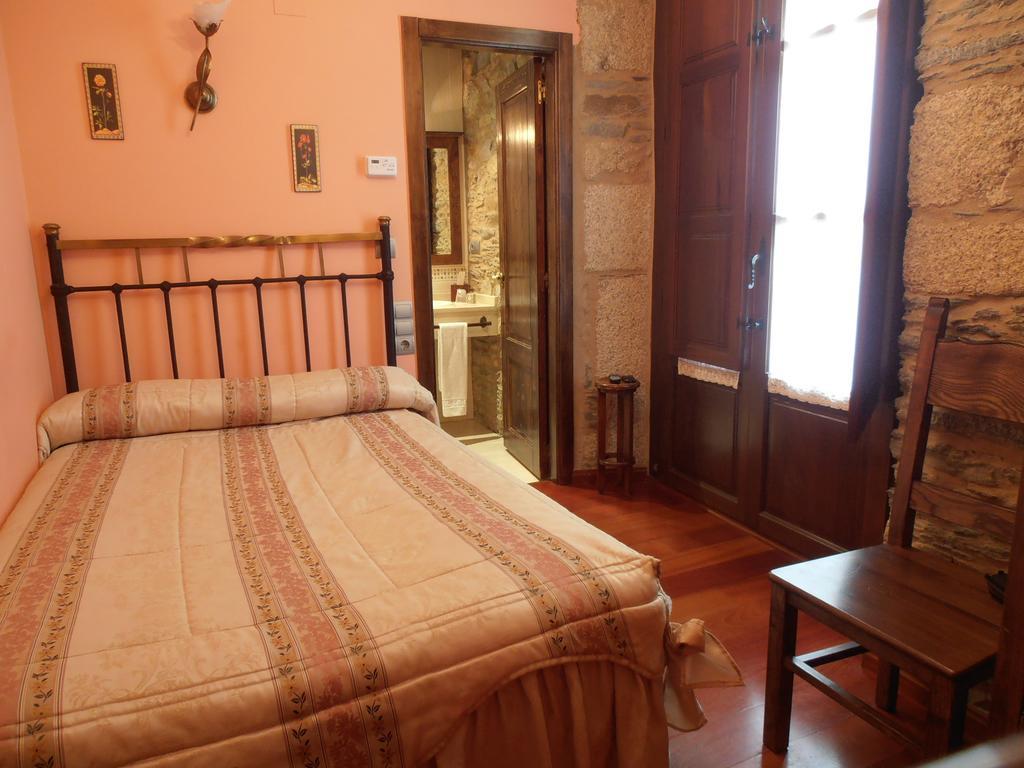 Hostal Virgen de la Encina Ponferrada Habitación foto