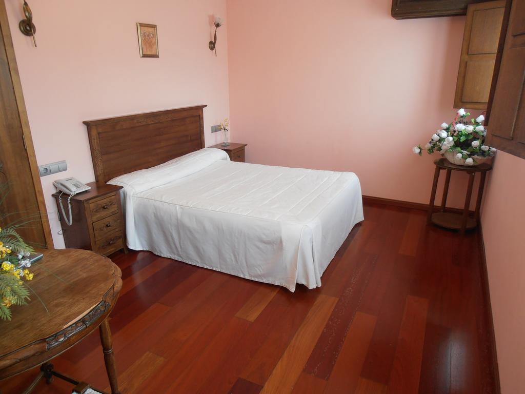 Hostal Virgen de la Encina Ponferrada Habitación foto